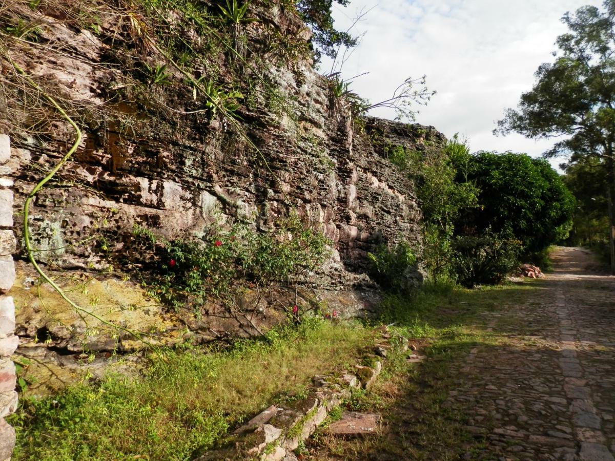 Pousada Pedras De Igatu Exteriör bild